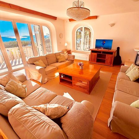 Luxury Seaside Villa With A Classic Mediterranean Olive Garden, A Fully Equipped Professional Kitchen, Pool, Sauna, Padle Boards And Canoe - Miolin Beach House 트로기르 외부 사진