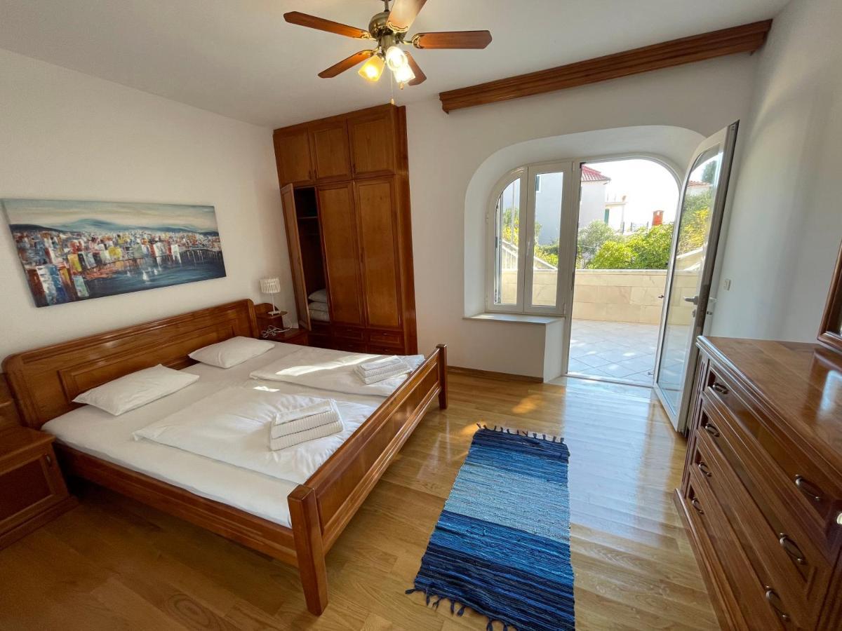 Luxury Seaside Villa With A Classic Mediterranean Olive Garden, A Fully Equipped Professional Kitchen, Pool, Sauna, Padle Boards And Canoe - Miolin Beach House 트로기르 외부 사진