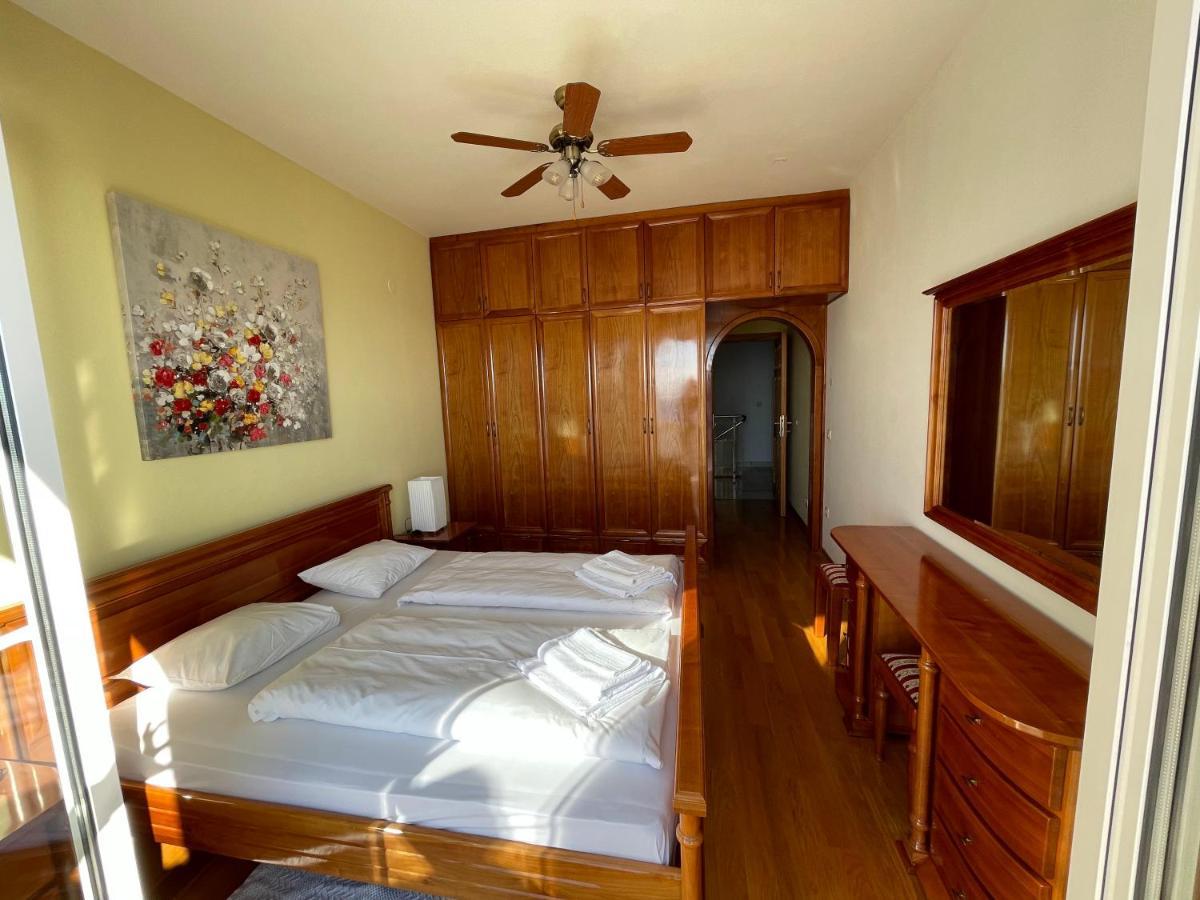 Luxury Seaside Villa With A Classic Mediterranean Olive Garden, A Fully Equipped Professional Kitchen, Pool, Sauna, Padle Boards And Canoe - Miolin Beach House 트로기르 외부 사진