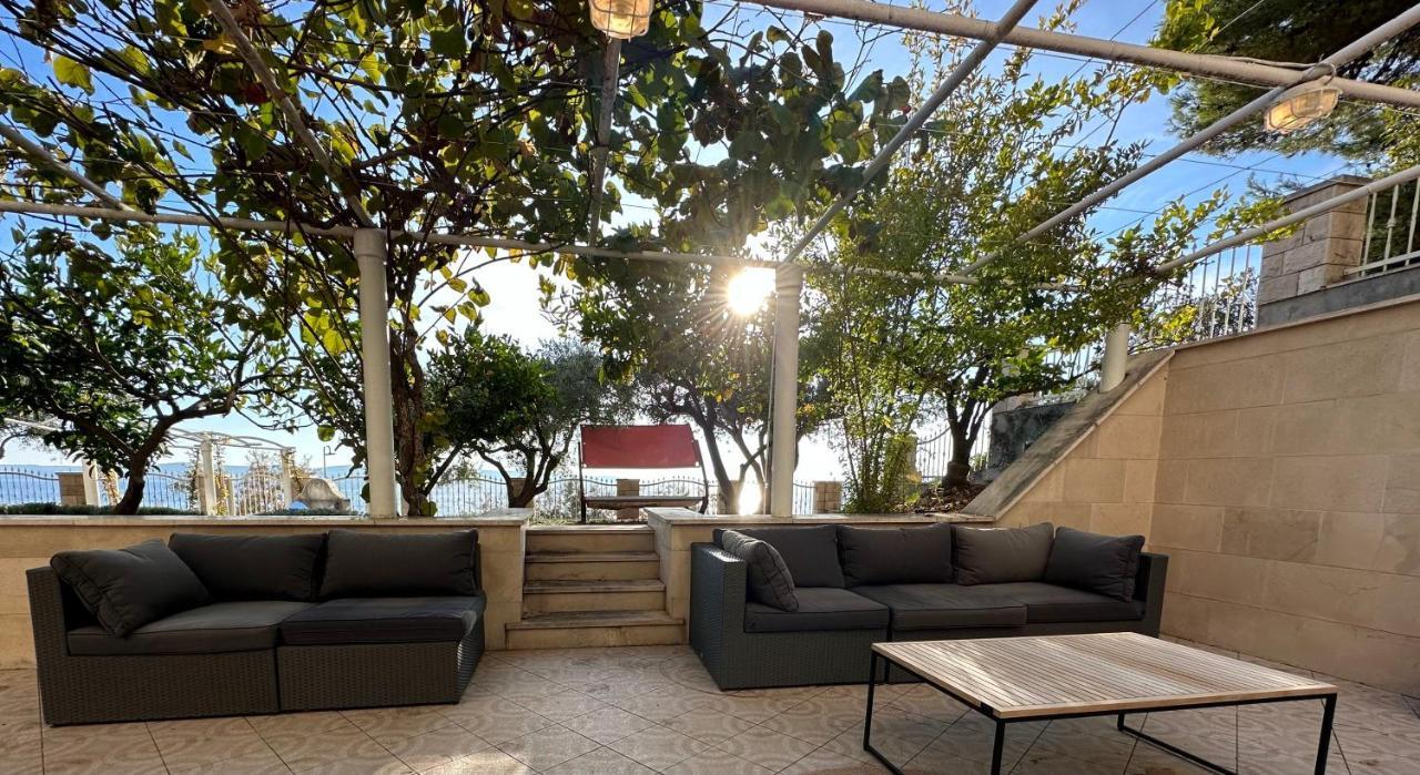 Luxury Seaside Villa With A Classic Mediterranean Olive Garden, A Fully Equipped Professional Kitchen, Pool, Sauna, Padle Boards And Canoe - Miolin Beach House 트로기르 외부 사진