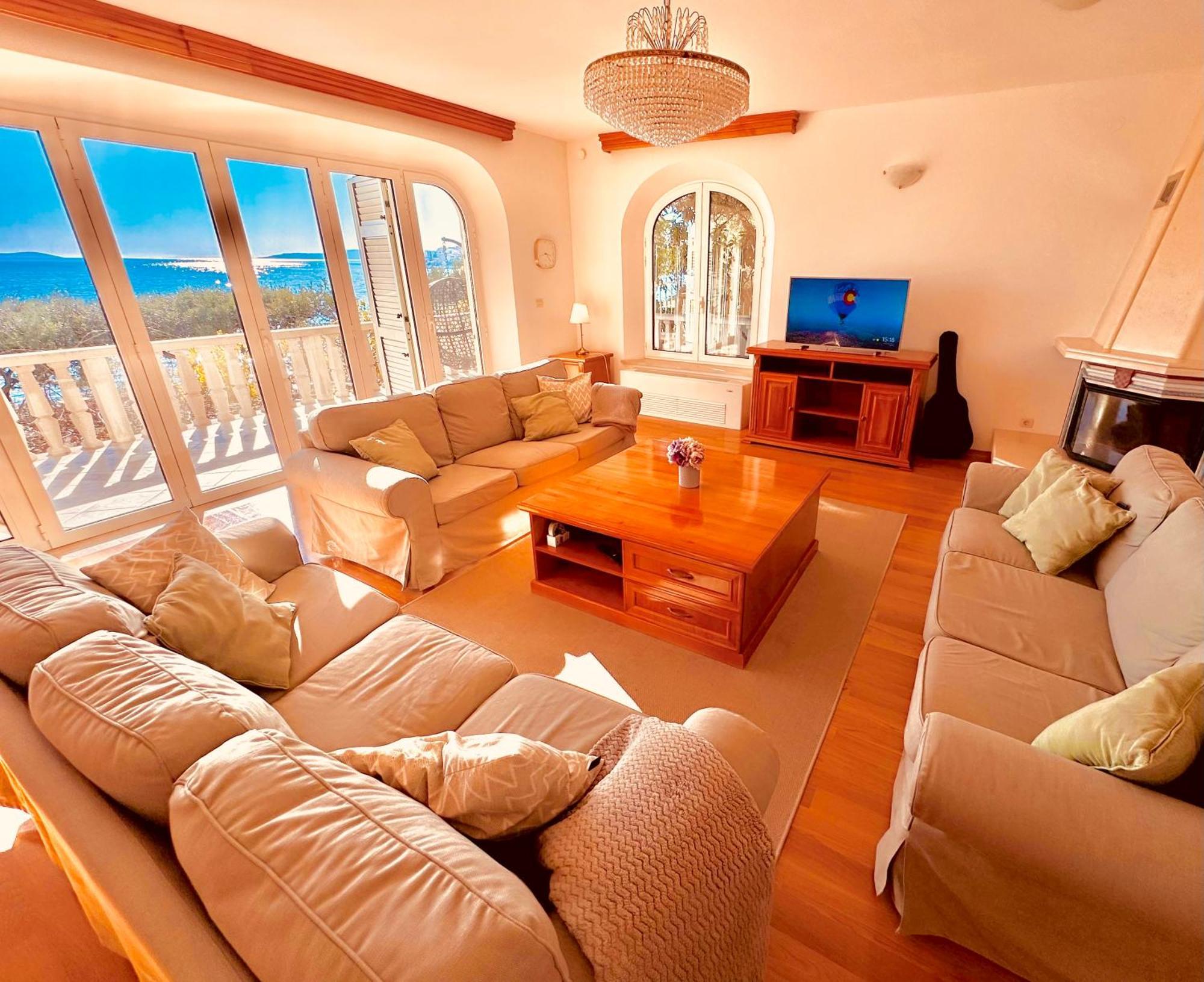Luxury Seaside Villa With A Classic Mediterranean Olive Garden, A Fully Equipped Professional Kitchen, Pool, Sauna, Padle Boards And Canoe - Miolin Beach House 트로기르 외부 사진