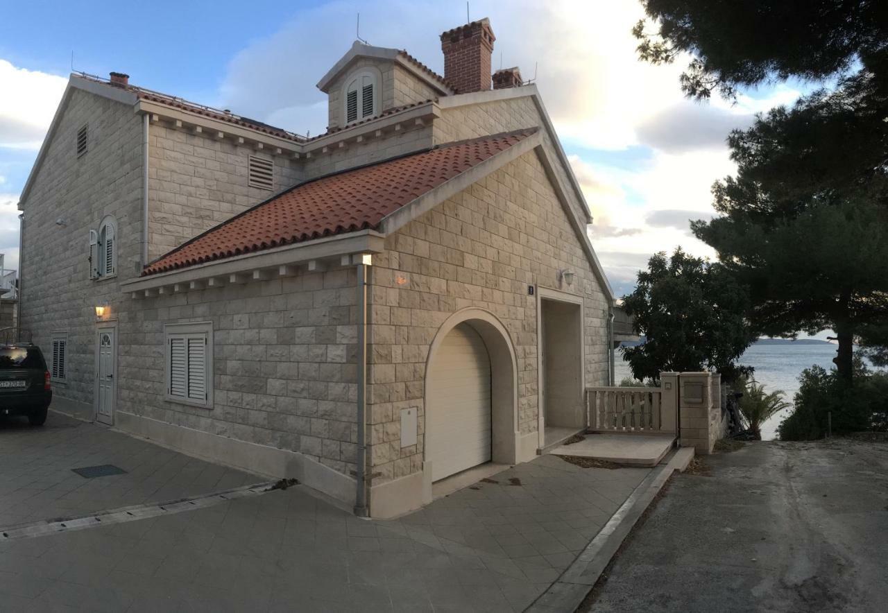 Luxury Seaside Villa With A Classic Mediterranean Olive Garden, A Fully Equipped Professional Kitchen, Pool, Sauna, Padle Boards And Canoe - Miolin Beach House 트로기르 외부 사진