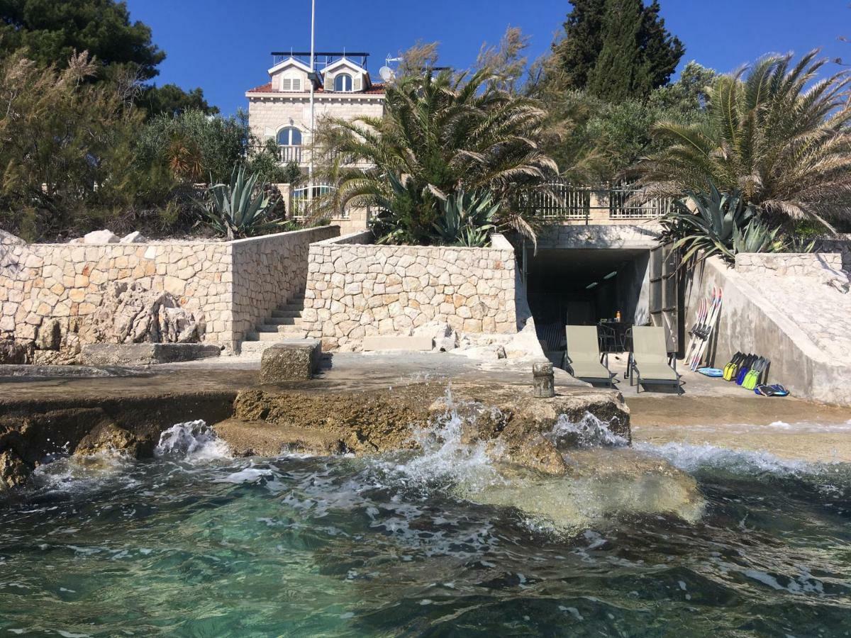 Luxury Seaside Villa With A Classic Mediterranean Olive Garden, A Fully Equipped Professional Kitchen, Pool, Sauna, Padle Boards And Canoe - Miolin Beach House 트로기르 외부 사진