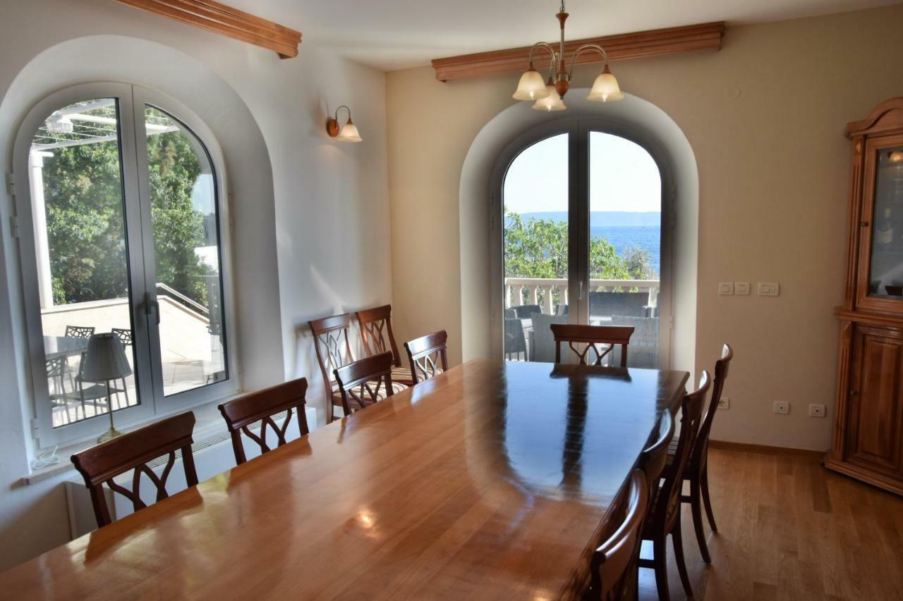 Luxury Seaside Villa With A Classic Mediterranean Olive Garden, A Fully Equipped Professional Kitchen, Pool, Sauna, Padle Boards And Canoe - Miolin Beach House 트로기르 외부 사진