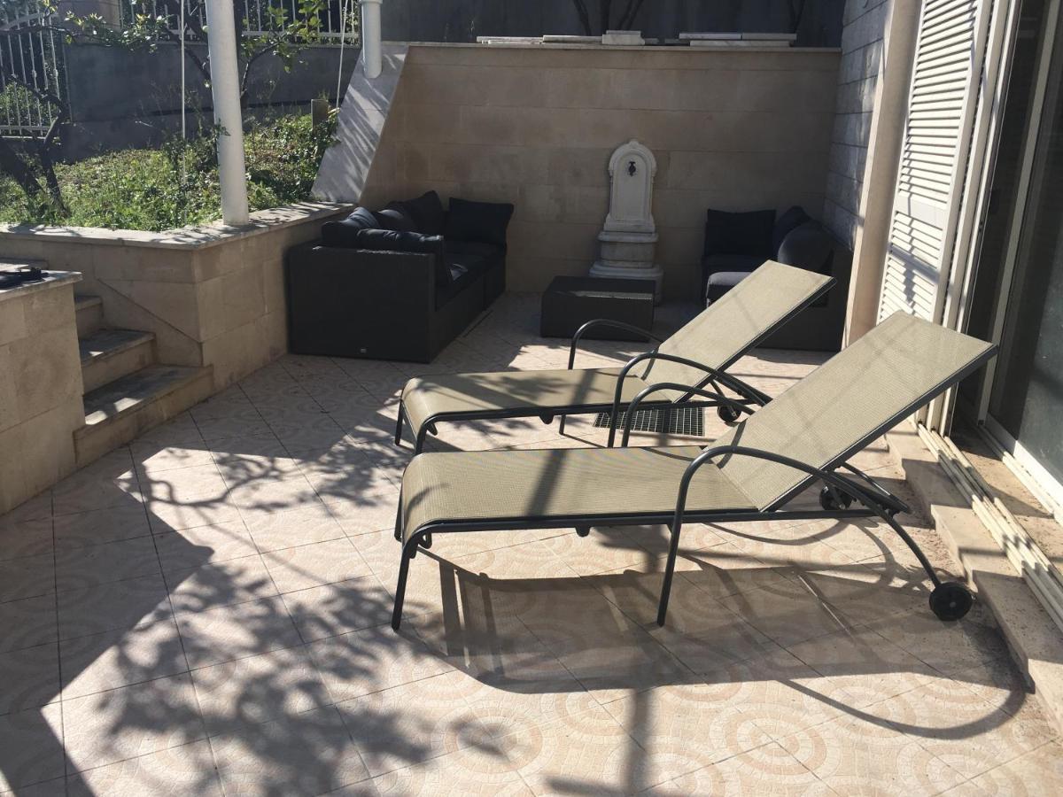 Luxury Seaside Villa With A Classic Mediterranean Olive Garden, A Fully Equipped Professional Kitchen, Pool, Sauna, Padle Boards And Canoe - Miolin Beach House 트로기르 외부 사진